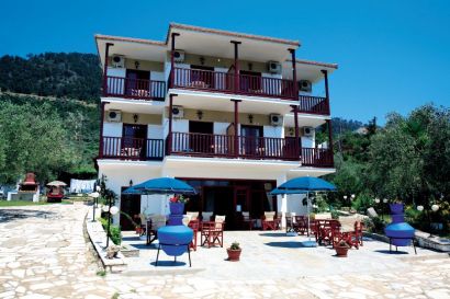 Hotel George - Building And Terrace